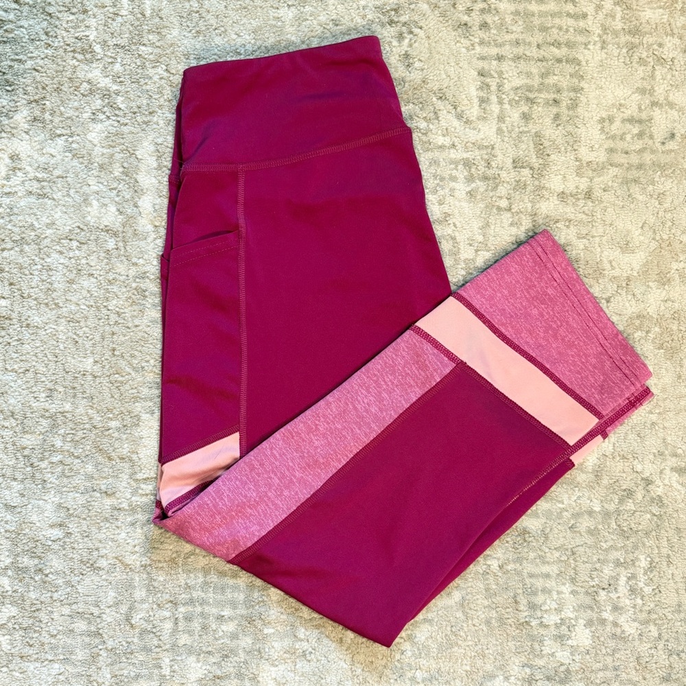 Tek Gear Women’s L Berry/Hot Pink Mid-Rise Capri Leggings with Pockets